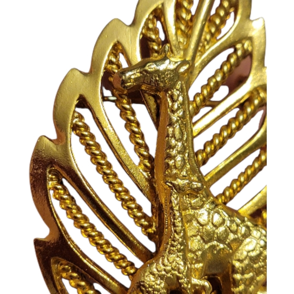 Vintage Giraffe on Gold-Tone Leaf Brooch Marked KC - Picture 4 of 7